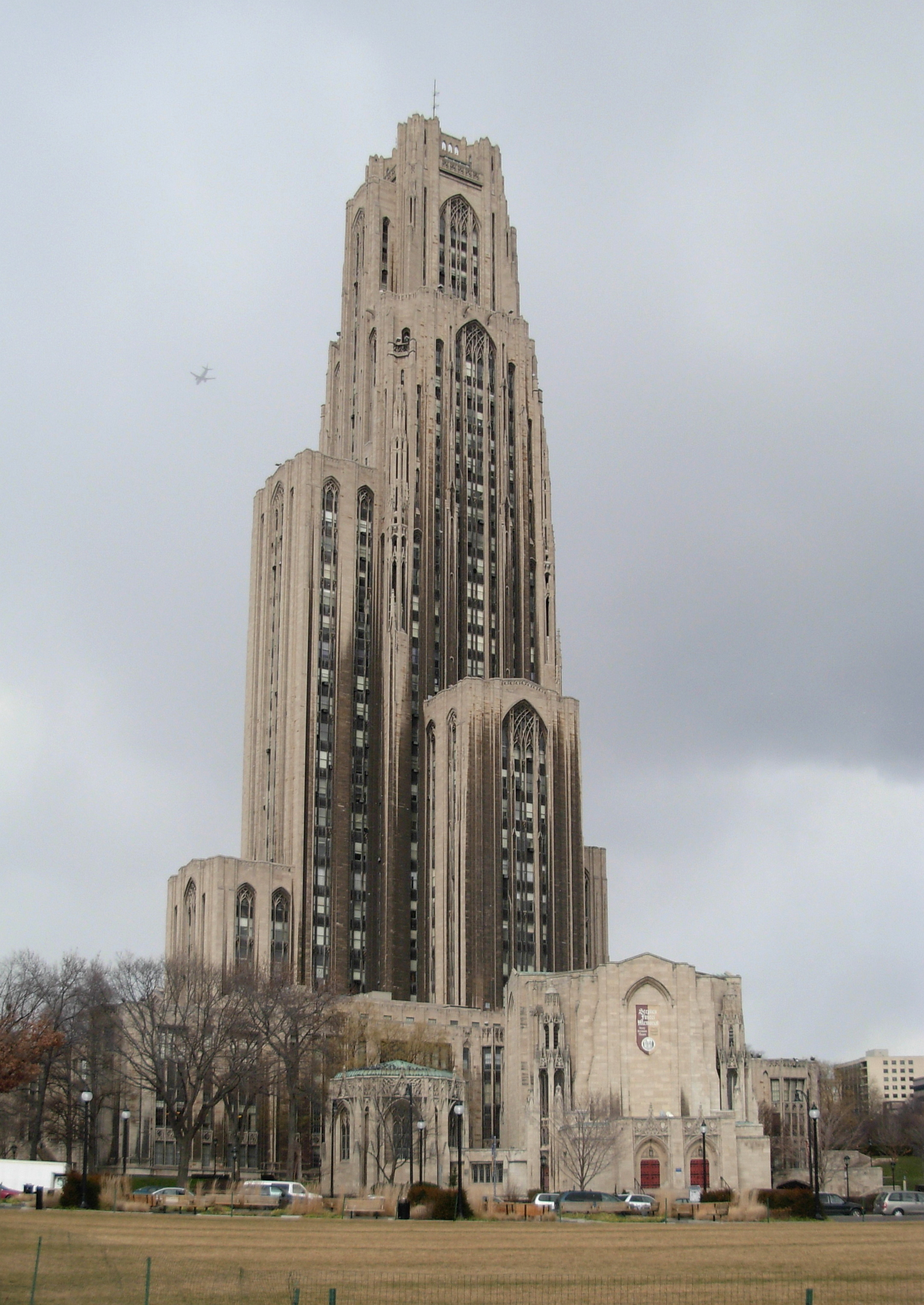 Cathedral_of_Learning_02.jpg