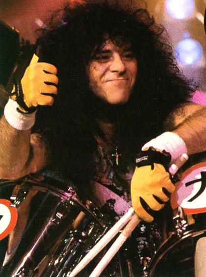 -Eric-Carr-kiss-drummers-29070613-420-565.jpg