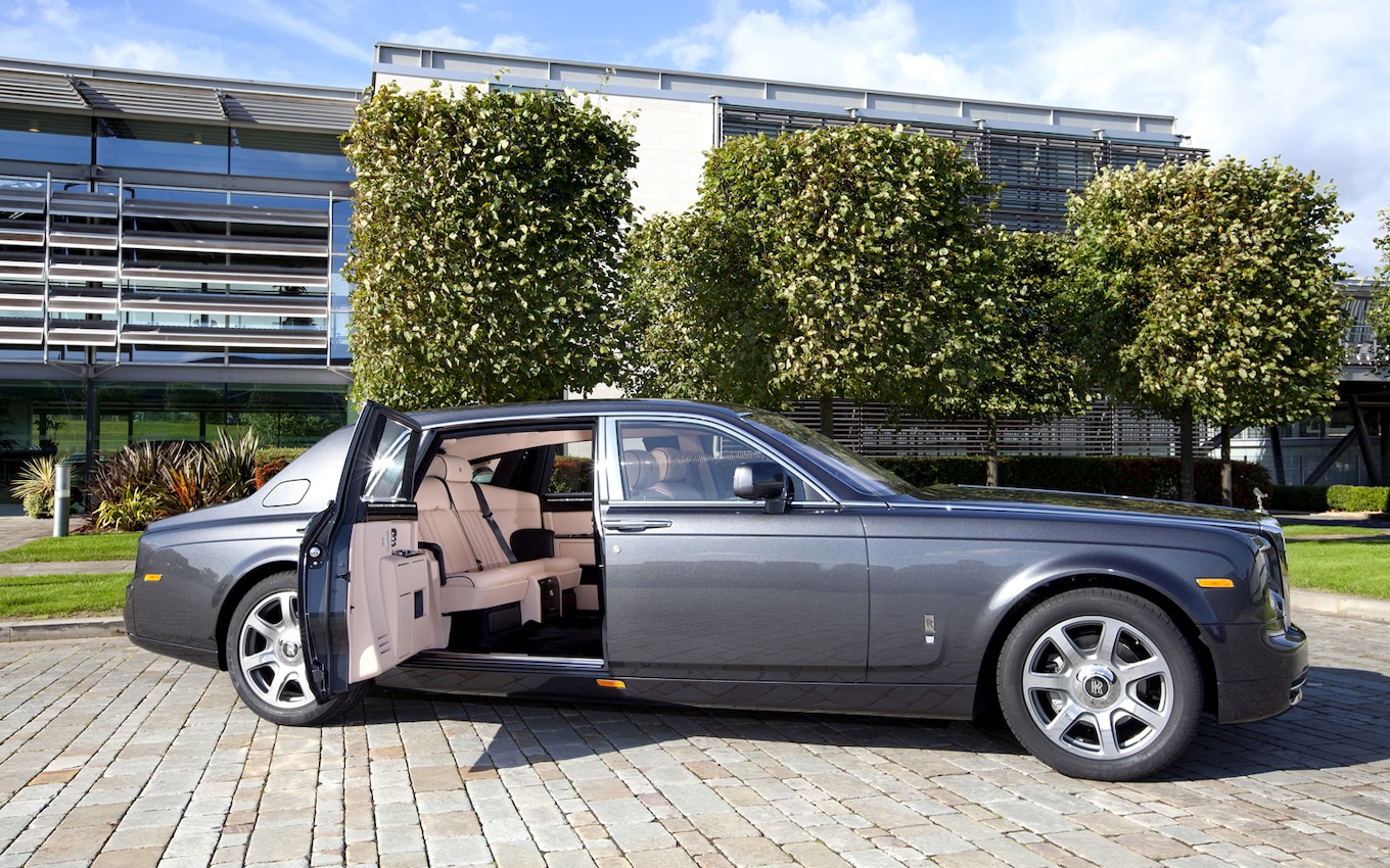 Rolls-Royce-Phantom-doors-open.jpg