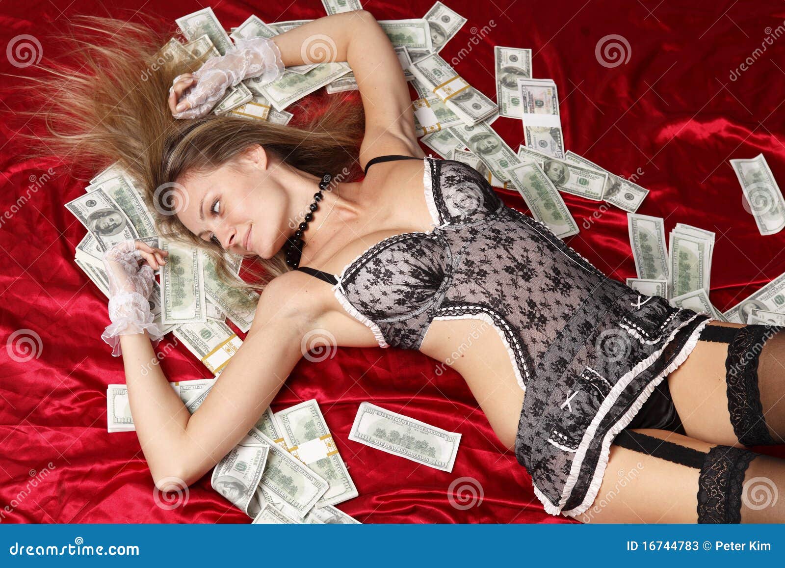 woman-cash-16744783.jpg