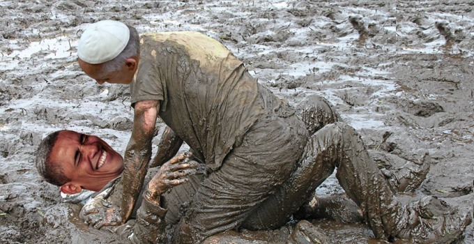 Obama-Pope-Mud-Wrestling.jpg