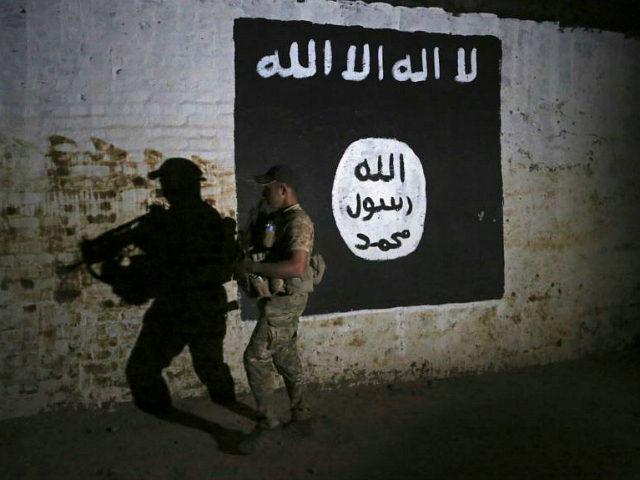 soldier-islamic-state-flag-tunnel-ap-photo-640x480.jpg