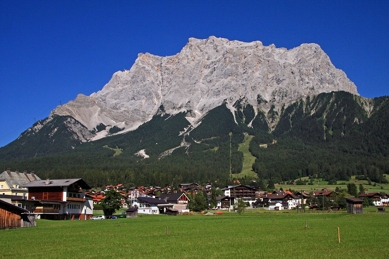 1280px-Zugspitze_2.JPG