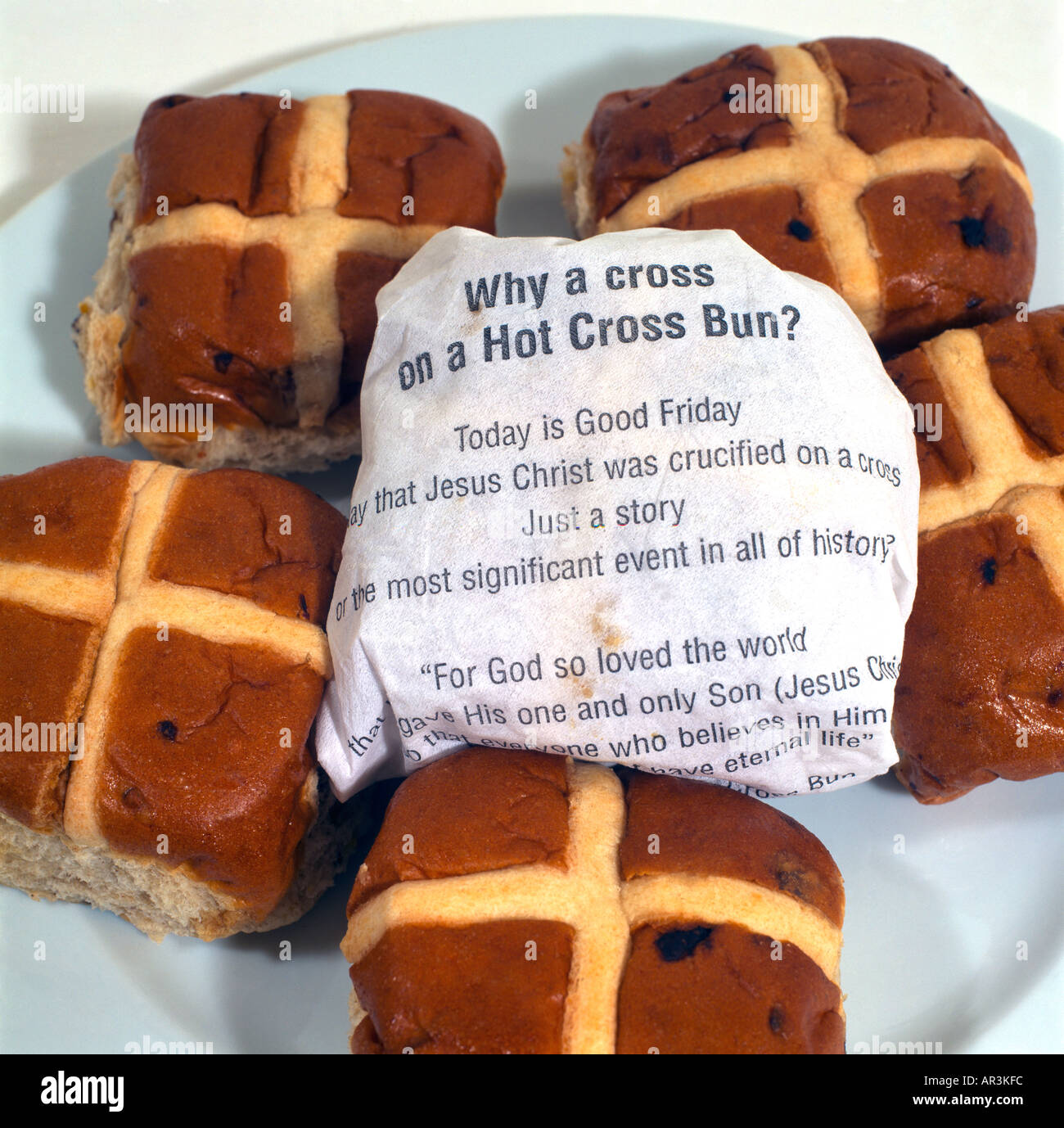 hot-cross-buns-meaning-easter-crucifixion-AR3KFC.jpg