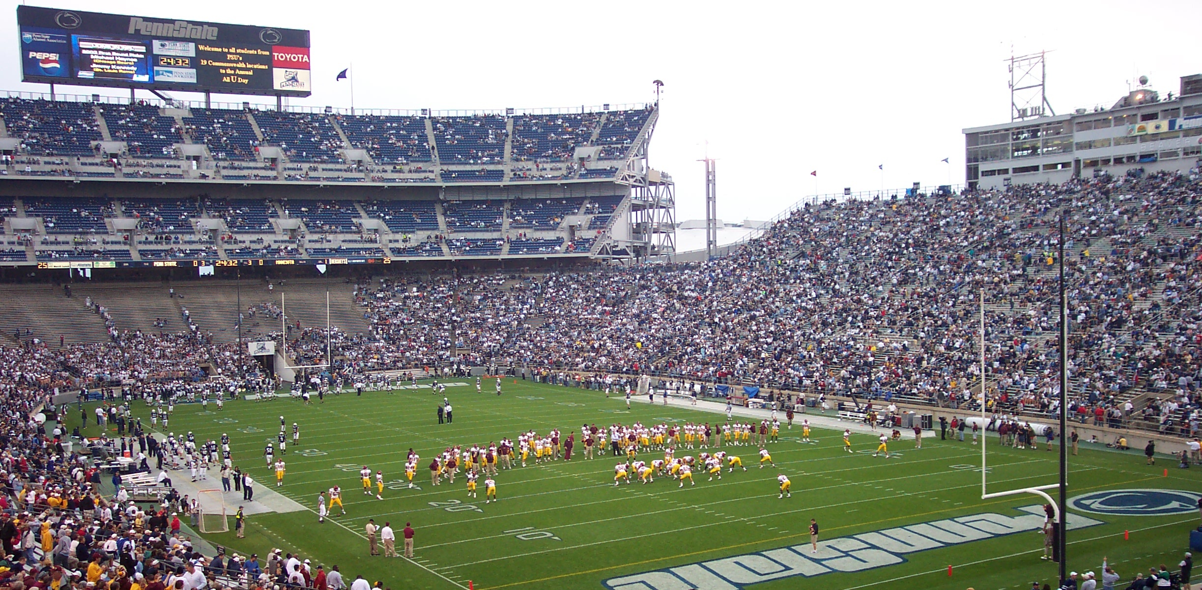 Beaver_Stadium_inside.jpg