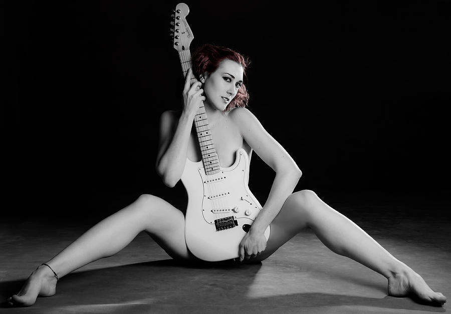 nude-guitar-27-studiodreas-photography.jpg