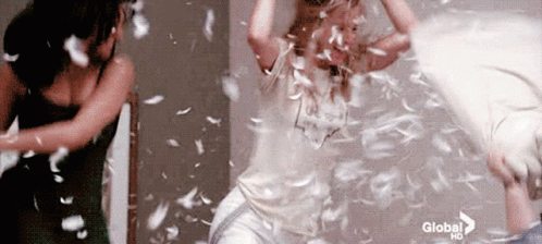 glee-pillow-fight.gif