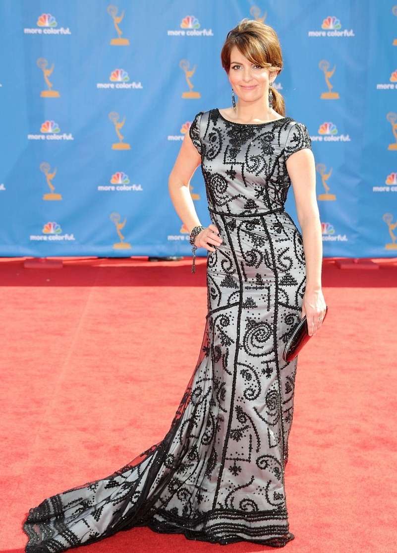 tina-fey-2010-emmys-red-carpet-012.jpg