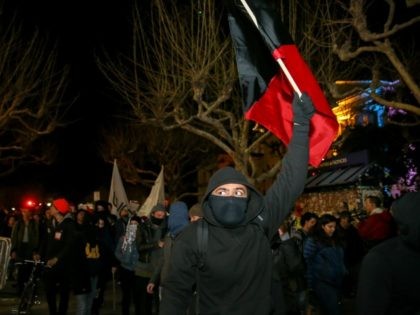 berkeley-milo-masked-protester-getty-420x315.jpg