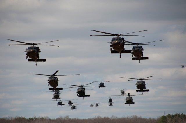 Black-Hawk-helicopters-in-formation.jpg