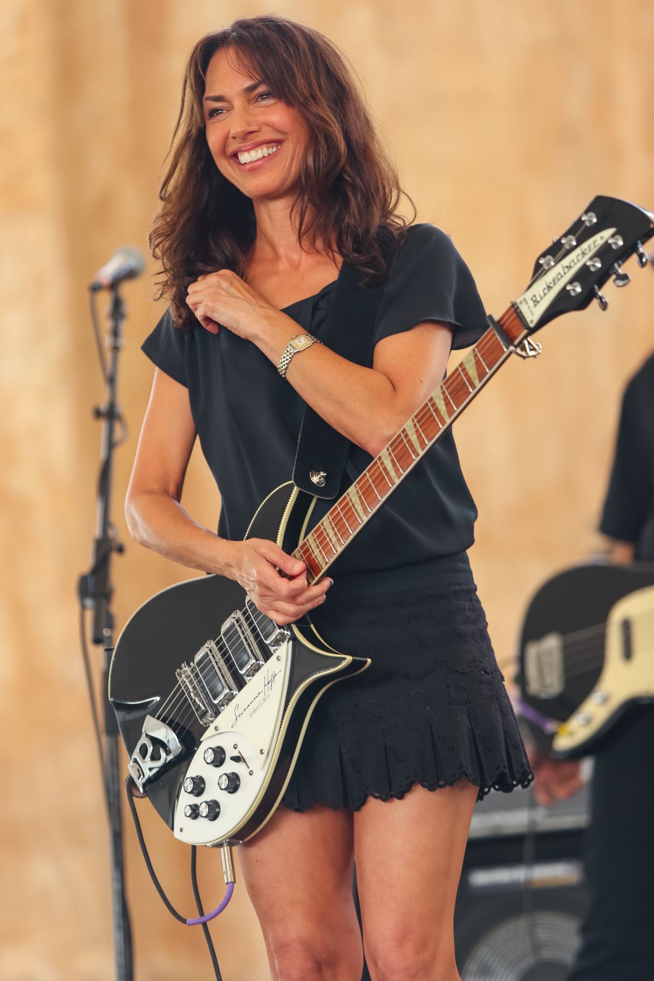 susanna-hoffs-performs-at-2014-stagecoach-festival-in-indio_2.jpg