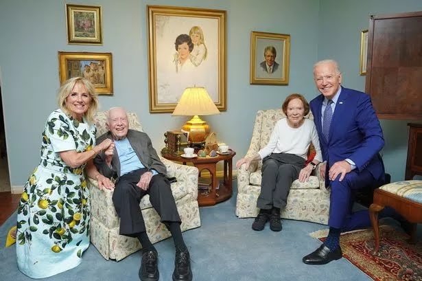 0_Heres-why-the-Carters-look-so-tiny-in-that-new-photo-with-the-Bidens.jpg