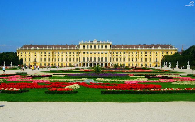 1001-travel-destinations-schonbrunn-palace-beautiful-2.jpg.cf.jpg