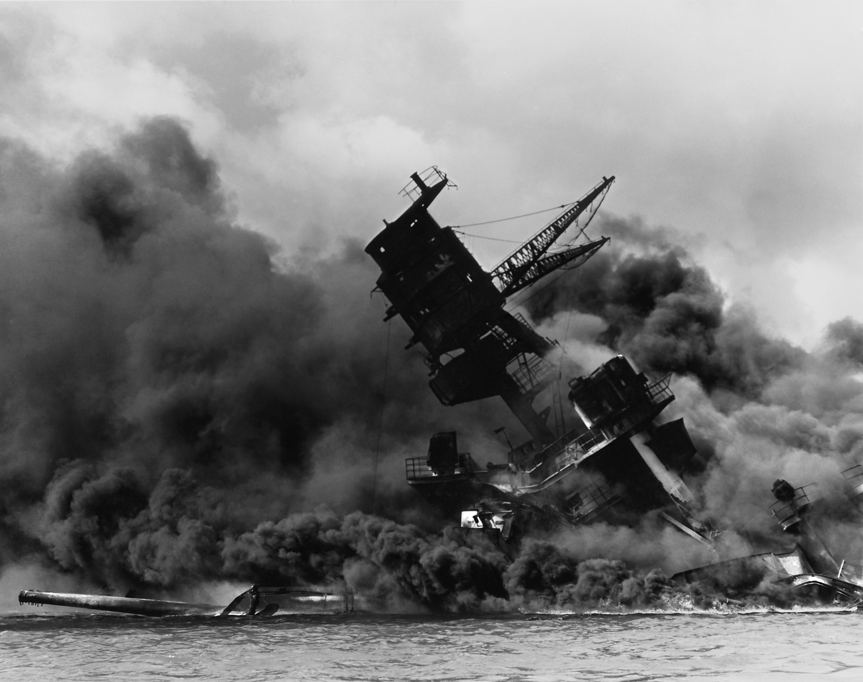 The_USS_Arizona_%28BB-39%29_burning_after_the_Japanese_attack_on_Pearl_Harbor_-_NARA_195617_-_Edit.jpg