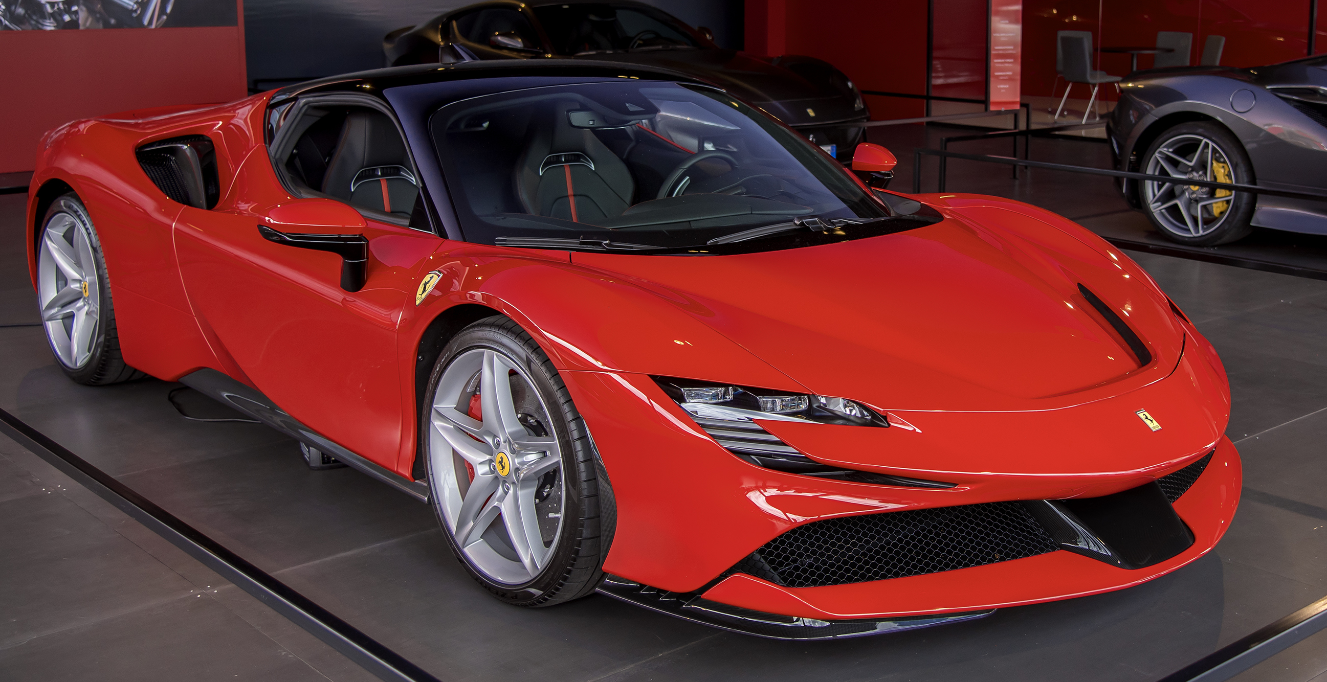 Red_2019_Ferrari_SF90_Stradale_%2848264238897%29_%28cropped%29.jpg