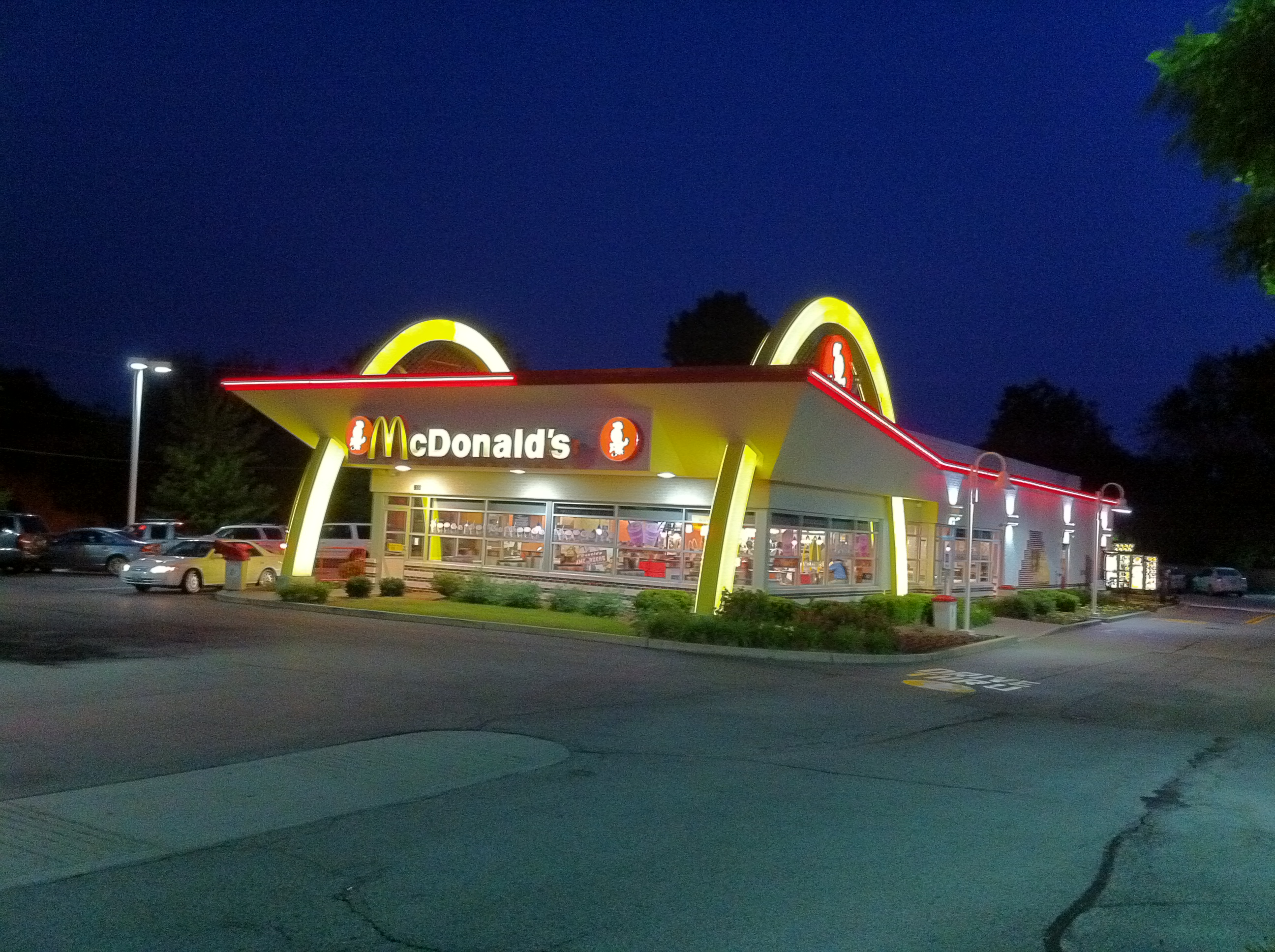 McDonald%27s_%28Libertyville%2C_Illinois%29_001.jpg